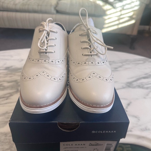 Cole Haan Women’s Original Grand Wingtip Oxford - Picture 2 of 5